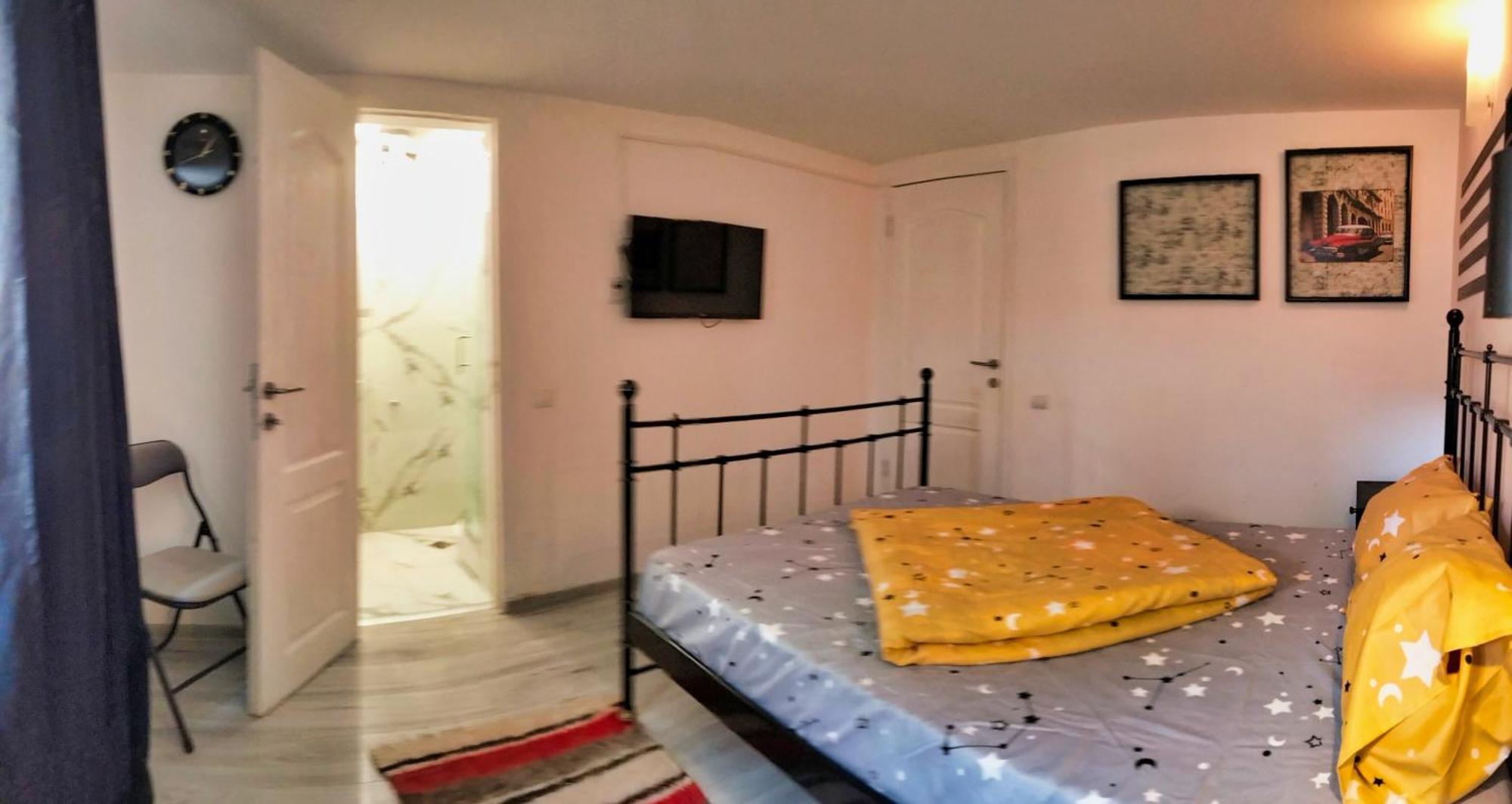 Doi Iepuri Apartment Азуга Екстериор снимка