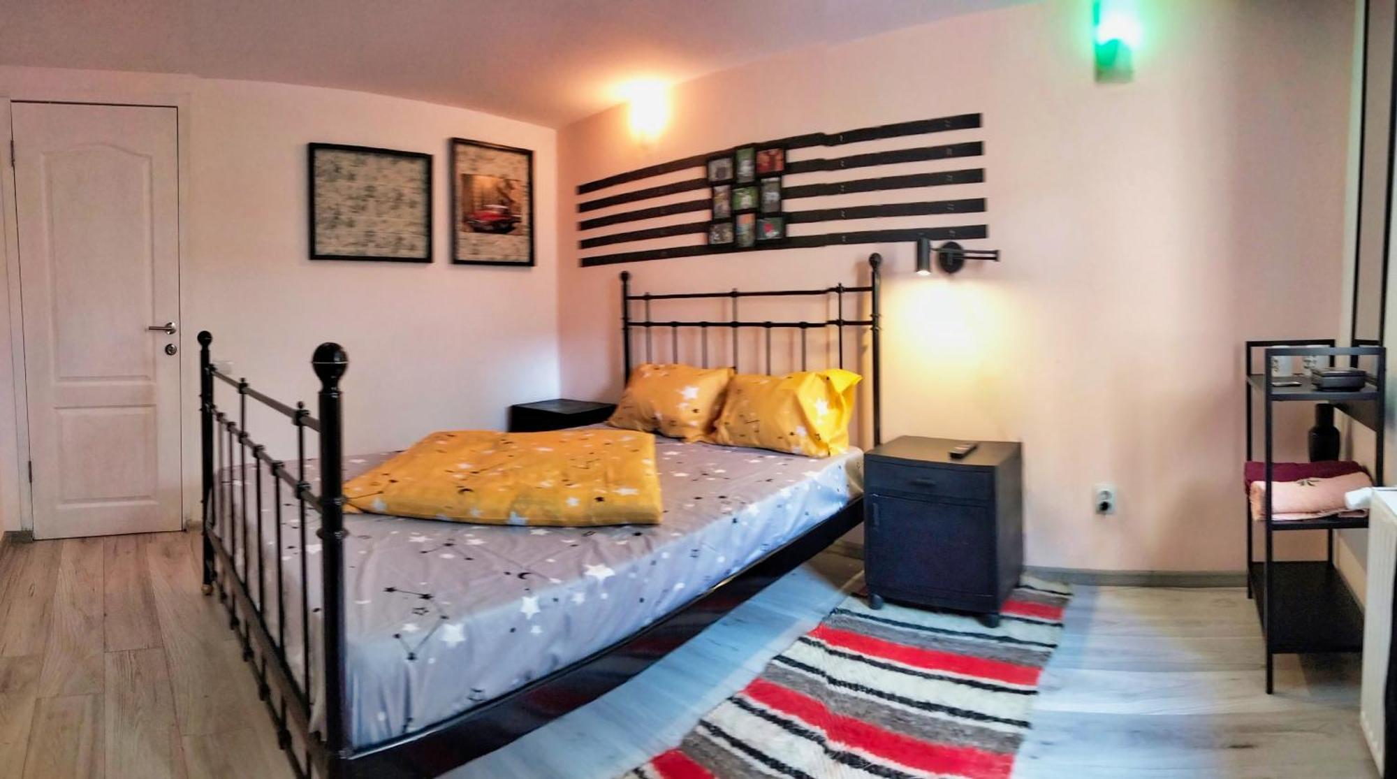 Doi Iepuri Apartment Азуга Екстериор снимка