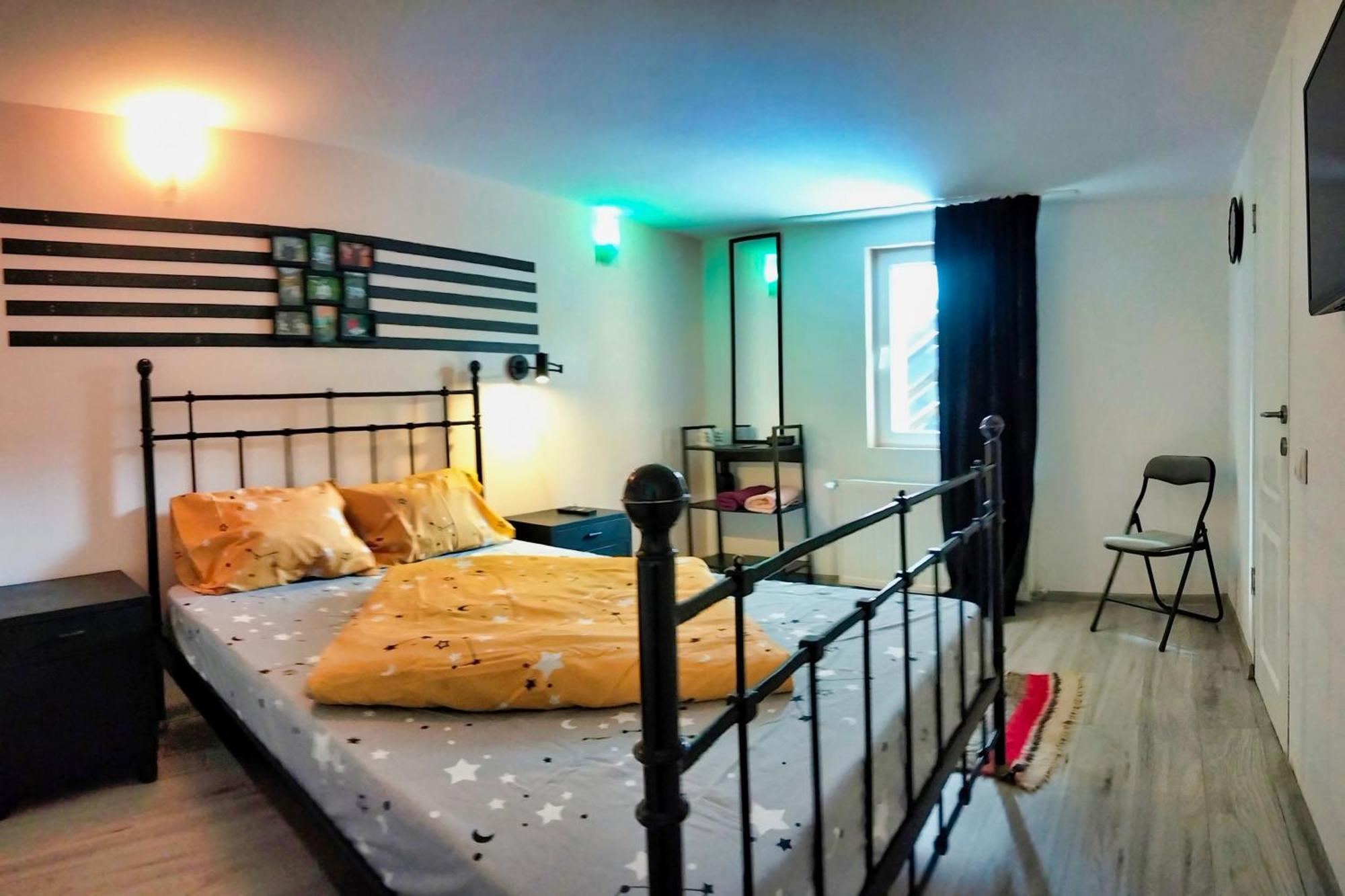 Doi Iepuri Apartment Азуга Екстериор снимка