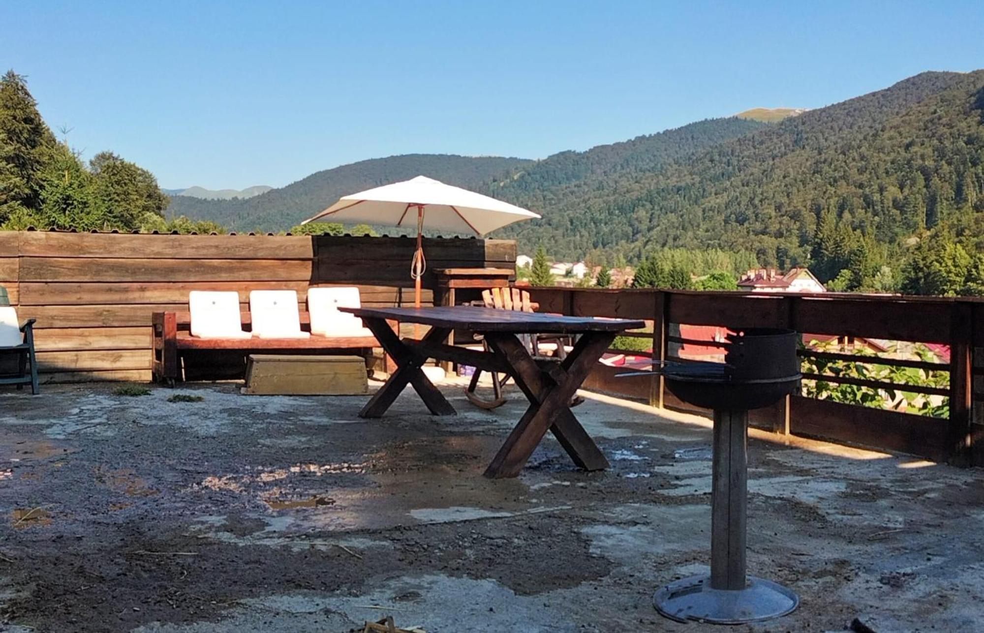 Doi Iepuri Apartment Азуга Екстериор снимка